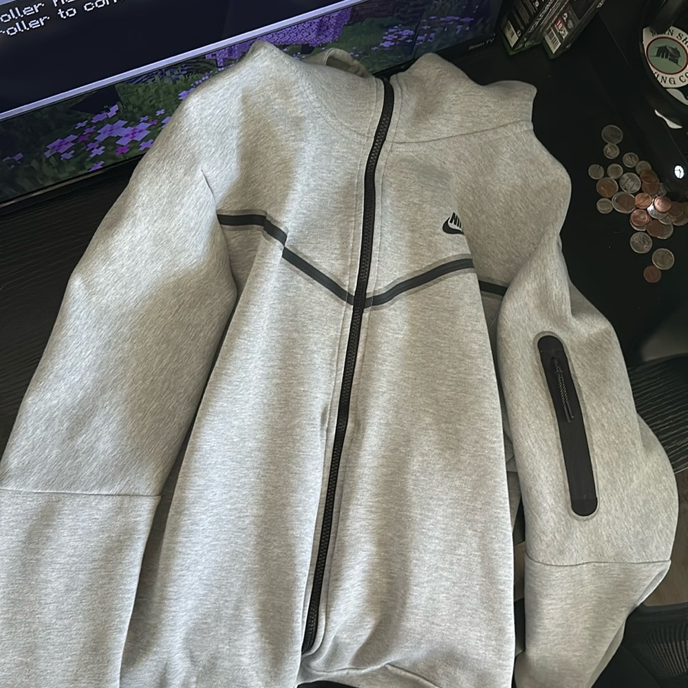 Used grey XL Nike tech